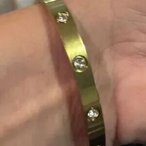 Elegant Gold Bracelet with Crystal Details